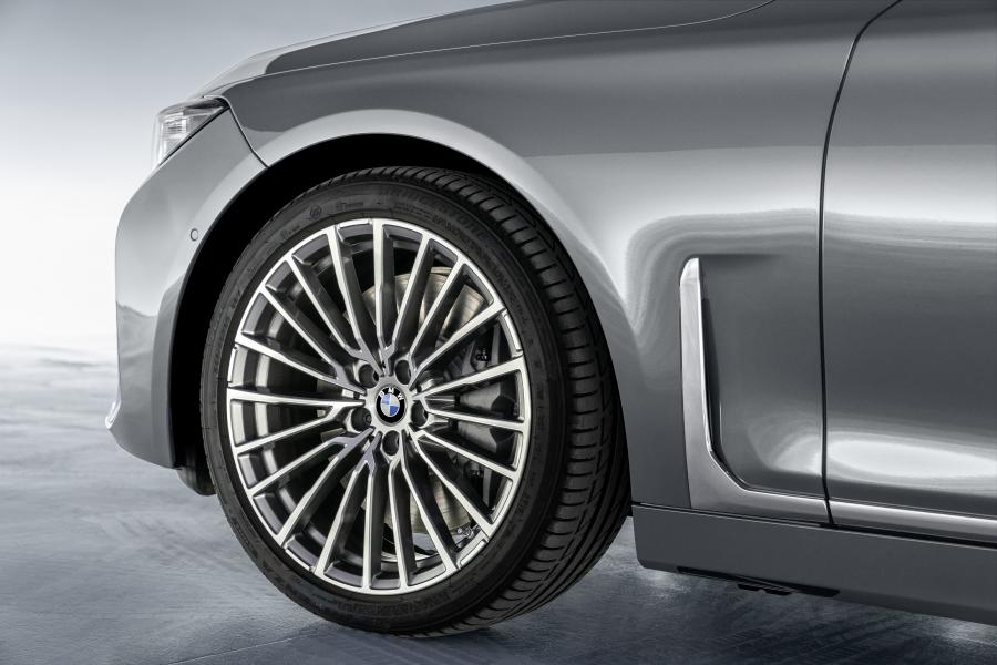 Детали экстерьера BMW 750Li xDrive (G12) 2019 года  (WW) (фото 39 из 164)